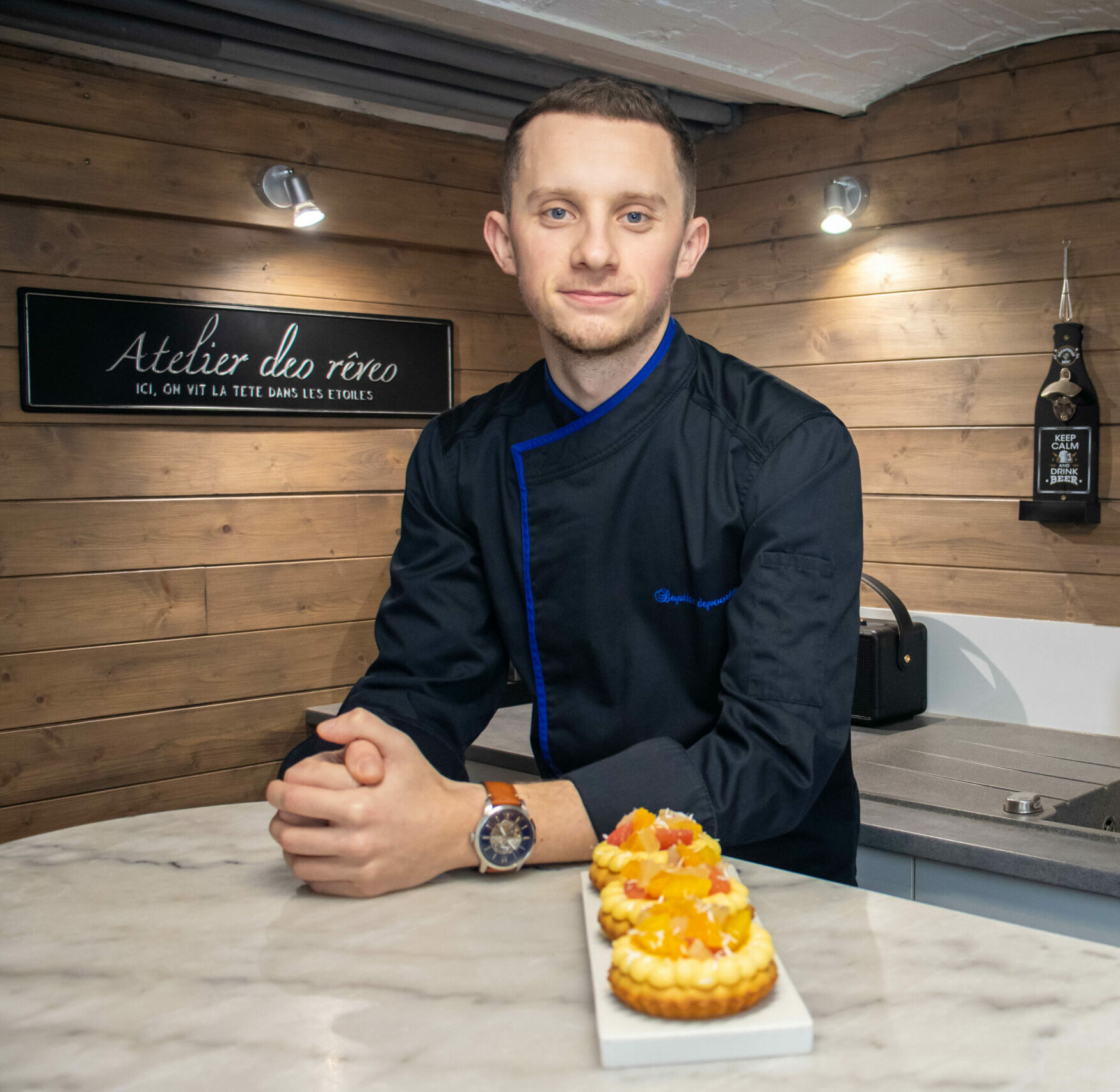 Photo de Baptiste en tant que chef pâtissier du Fouquet's paris
